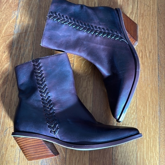 Ximena Boots, Antelope size 37 (US 6) - Picture 2 of 8